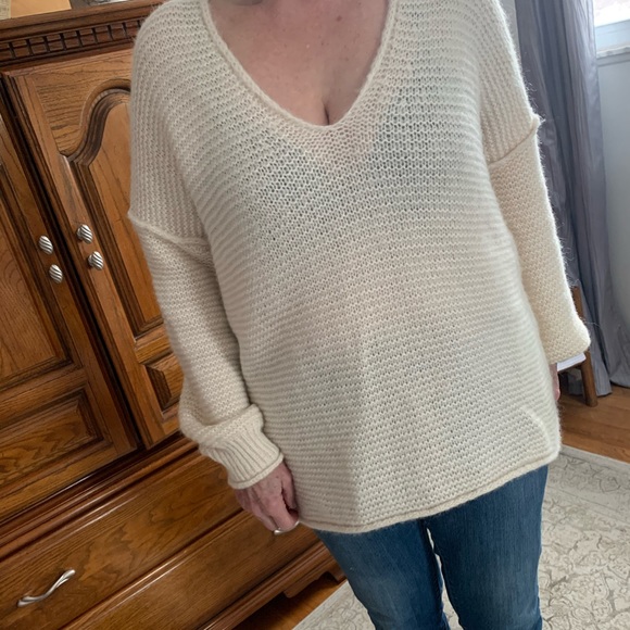 NWT Free People V neck drop shoulder sweater Med - Picture 5 of 8